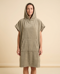 Poncho de playa | Capa con capucha de rizo en arena o taupe